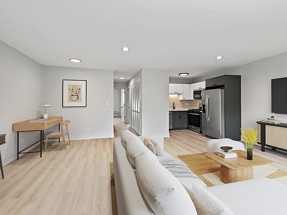 2nd image of 5616 N Washtenaw Ave APT 203