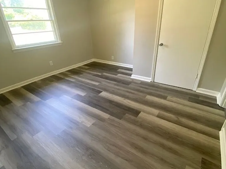 114 Hadley Dr — Photo 4
