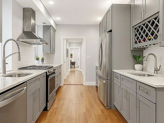 Kitchen - Using staging photos as I'm still moving in