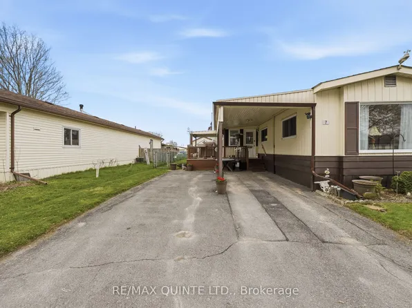 7 Finch Ln, Quinte West, ON K8N 4Z3