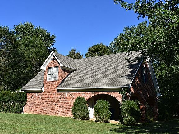 Detached garage/ workshop