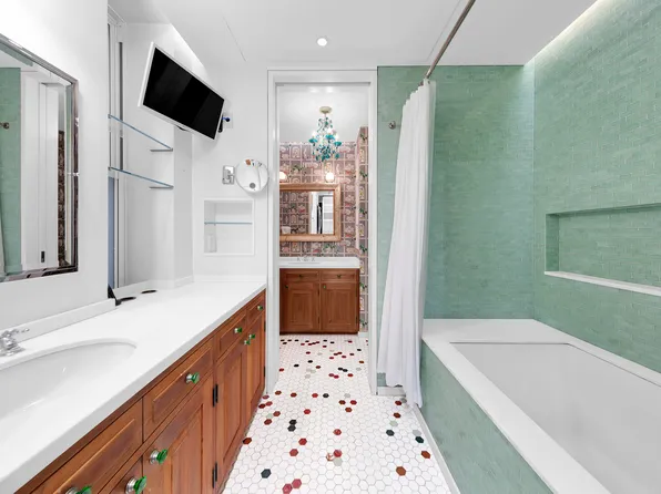 34 Gramercy Park East image 11 of 19