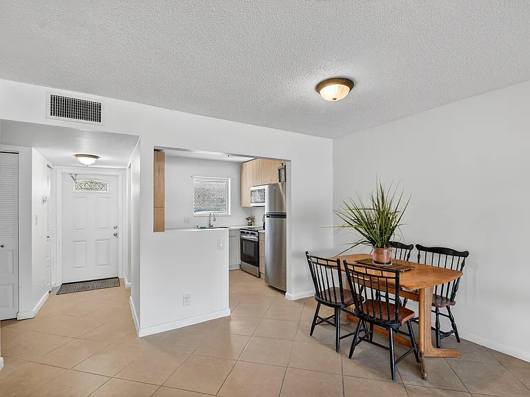 200 Waterway Dr S #104 — Photo 6
