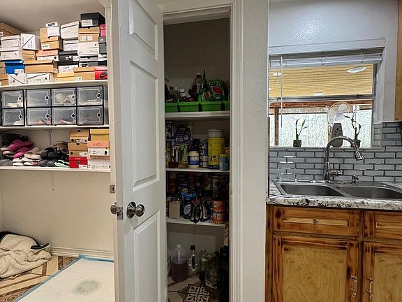 5th image of 161 Hicks Loop W