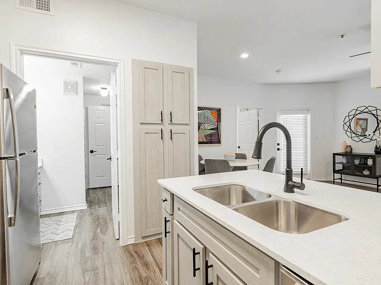9th Street Apartments — Photo 9