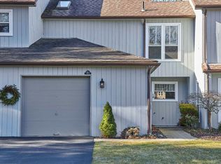 16 Pond Dr W, Rhinebeck, NY 12572