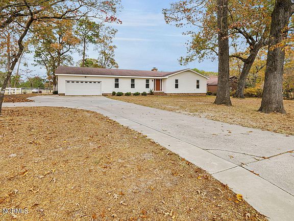 3rd image of 2742 Tomlyn Drive