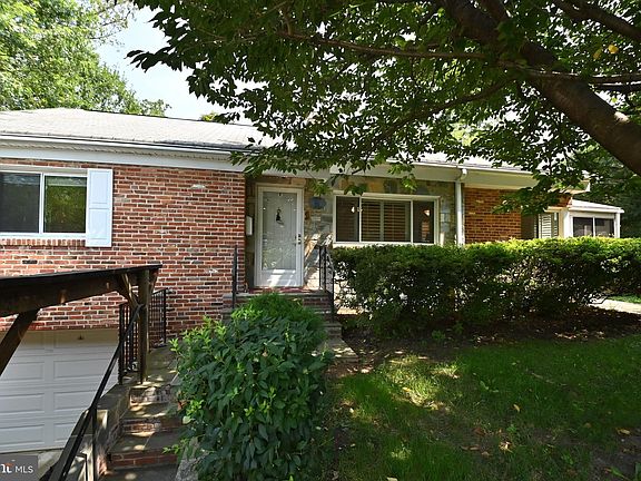 2nd image of 800 Ridge Pl