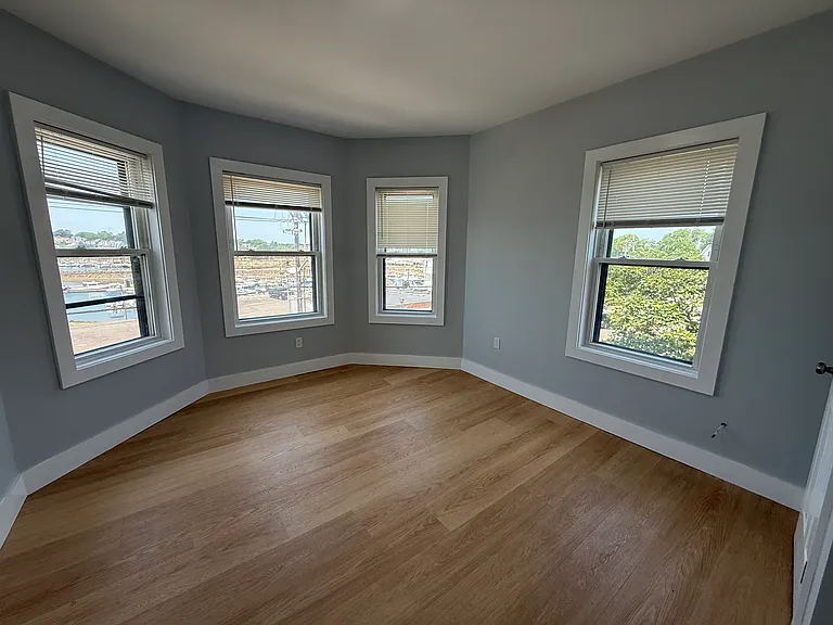 566 Shirley St #5 — Photo 8