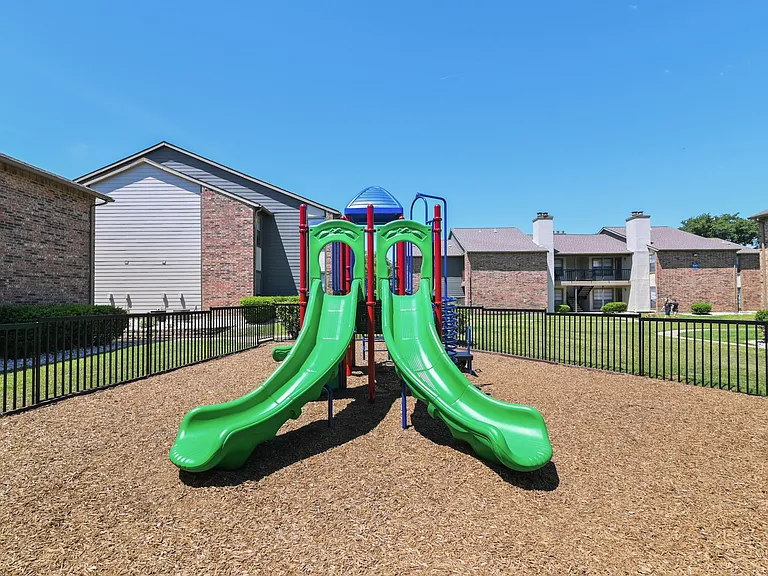 The Summit Apartments — Photo 16