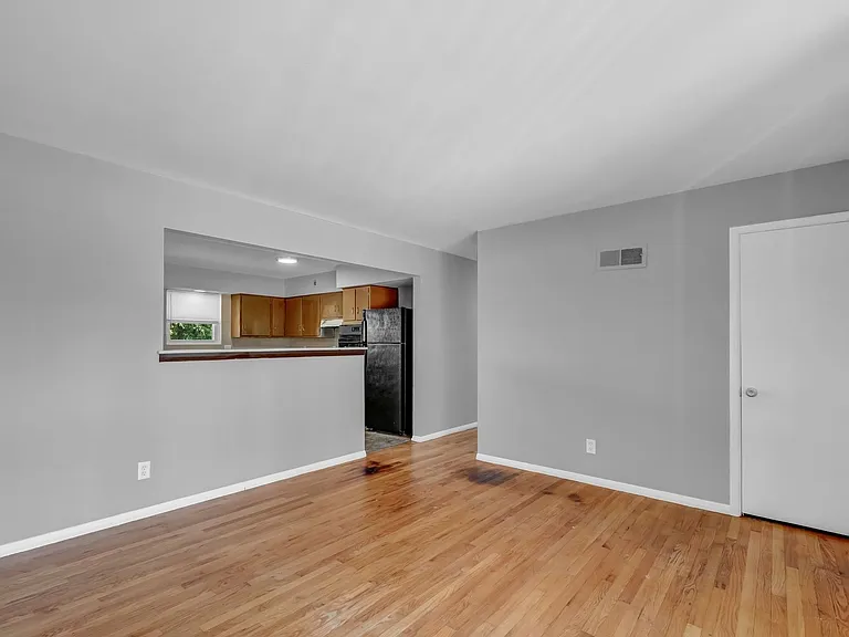 1505 Miller Dr — Photo 4