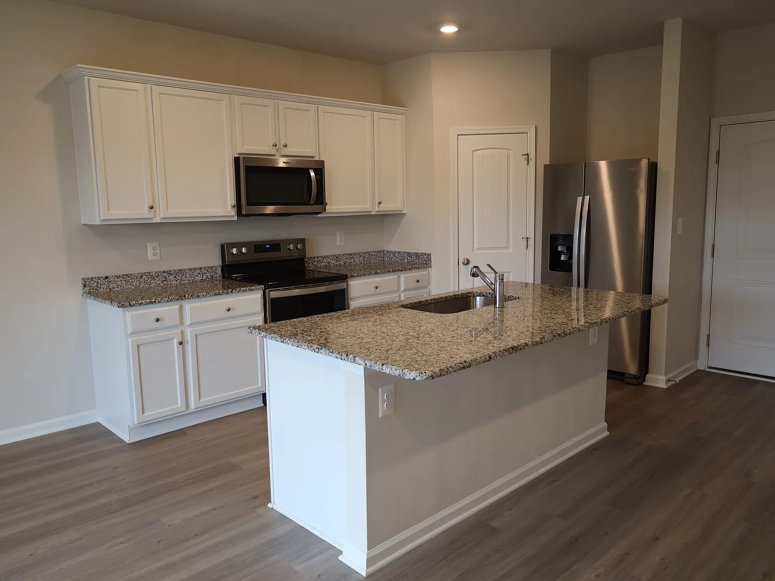 3 bed, 2.5 bath, 1443 sqft, $1,850 — Photo 2