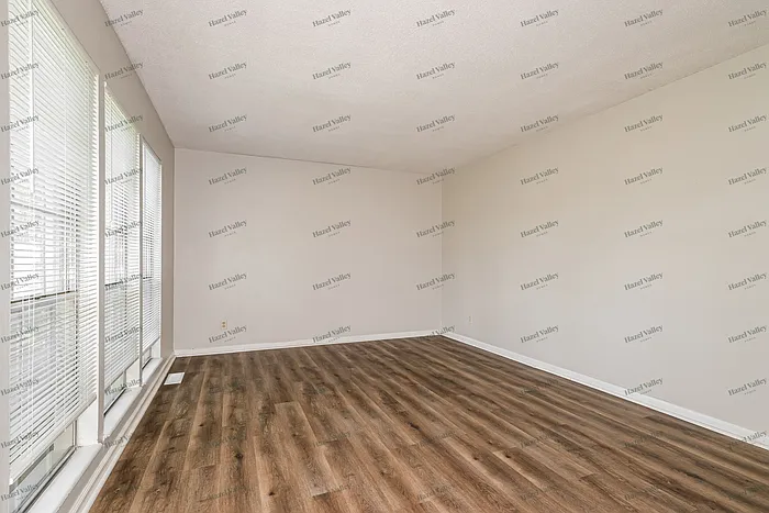 2305 Bramble Ln — Photo 5