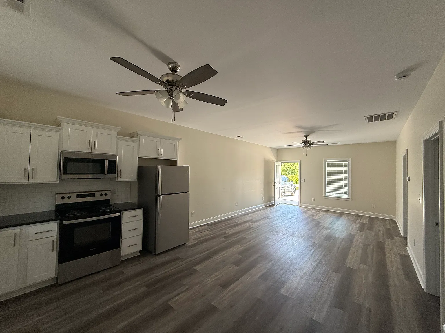 2 bed, 992 sqft, $1,000 — Photo 3