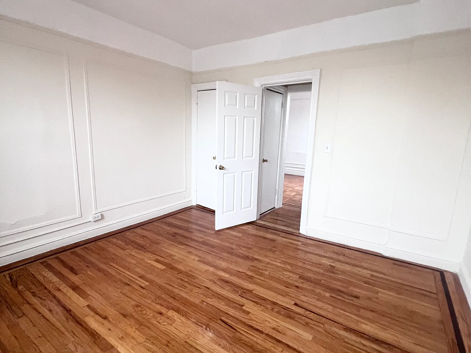 1721 Hobart Ave — Photo 1