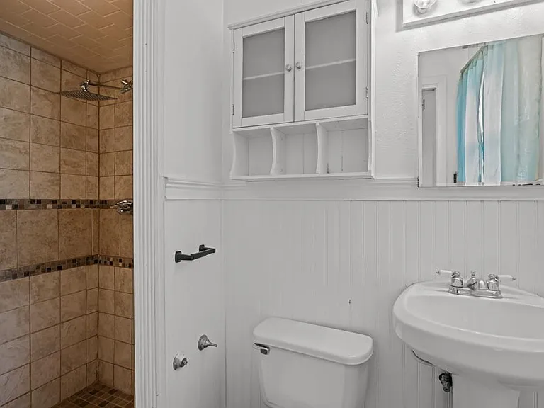 4305 Parkdale Dr — Photo 8