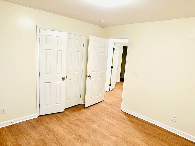 208 Hill St — Photo 6