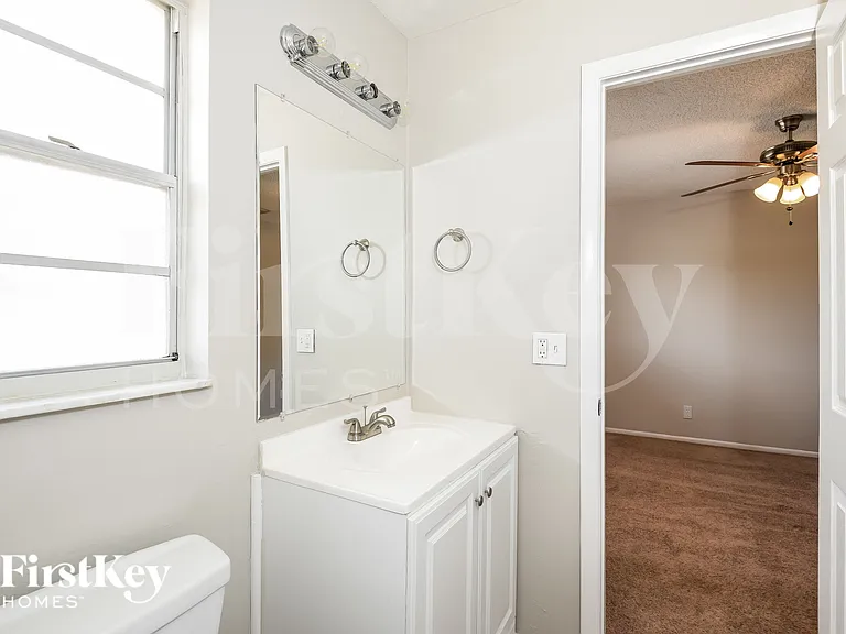 2813 Kenyon Ave — Photo 9