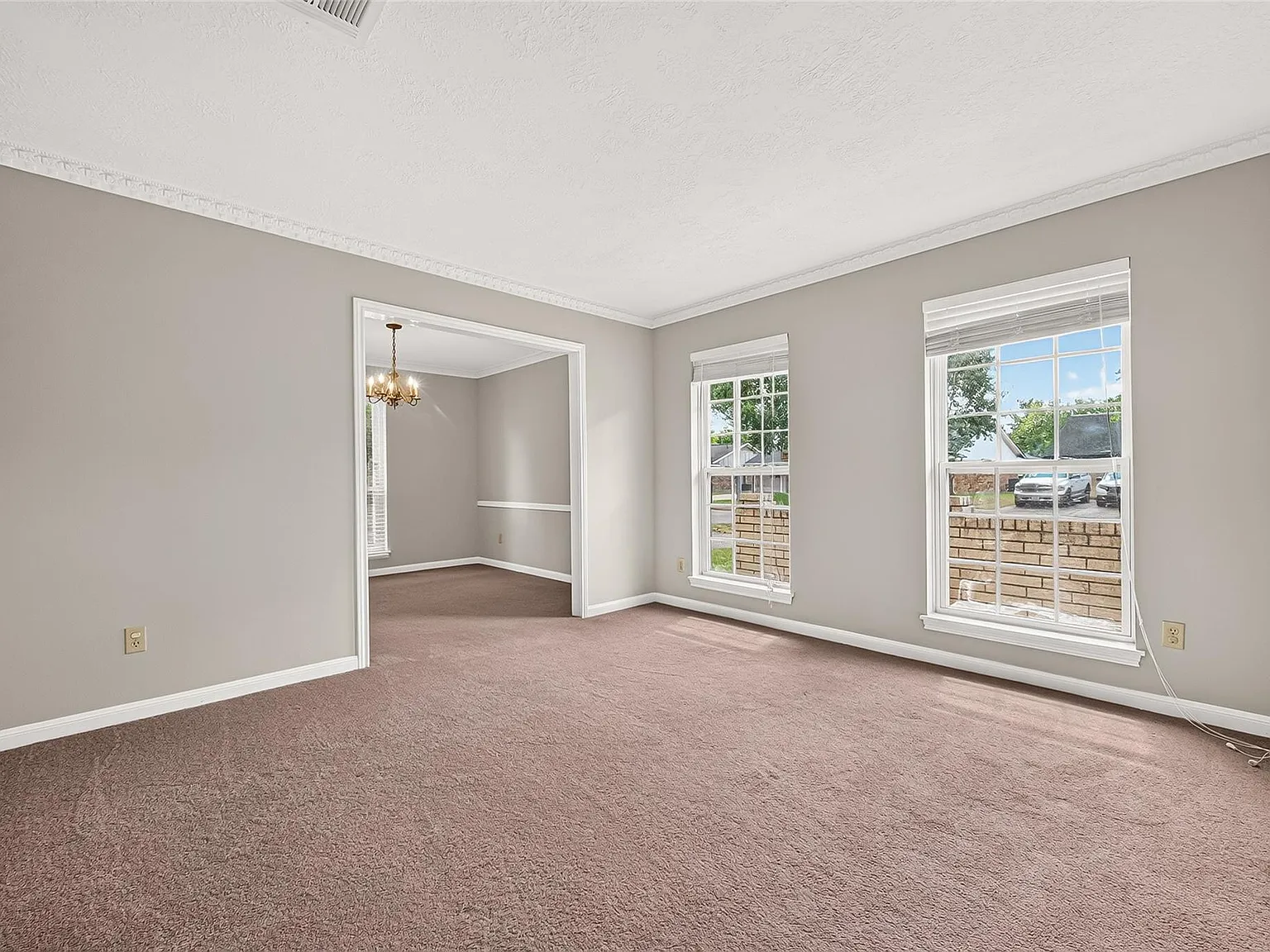 4 bed, 2.5 bath, 2180 sqft, $2,050 — Photo 4