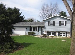 6685 Glenview Rd, De Forest, WI 53532