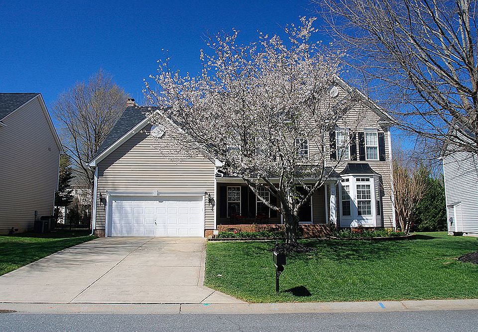 2nd image of 560 Fair Oaks Dr