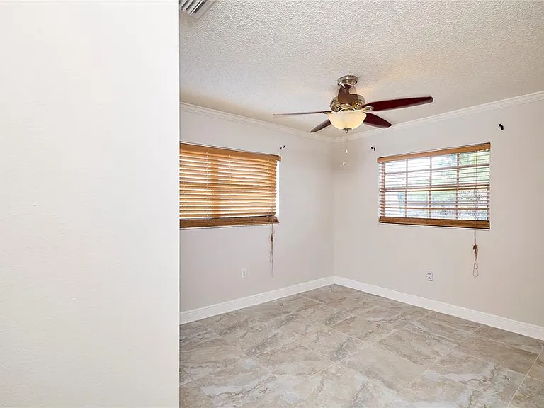 6804 N Hubert Ave — Photo 27