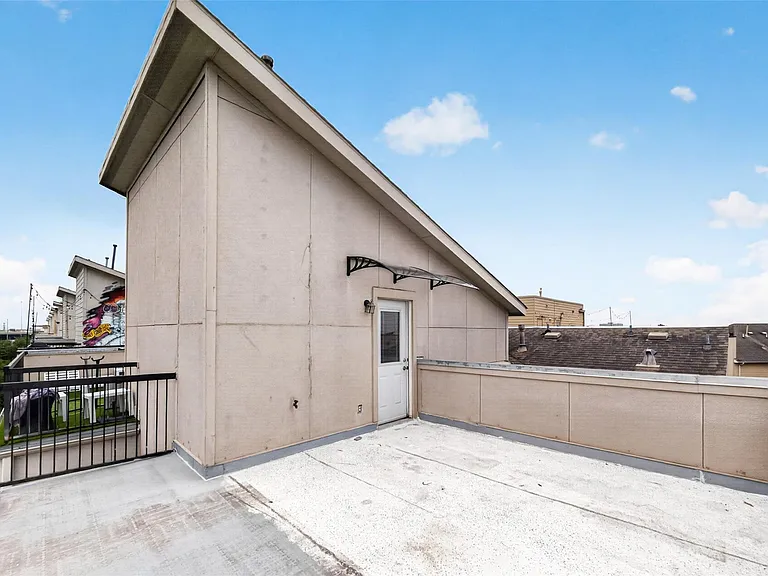 2352 Sperber Ln — Photo 33