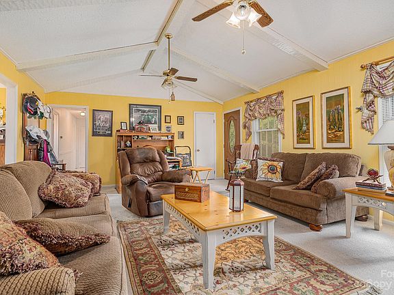 4th image of 2432 Montrose Dr