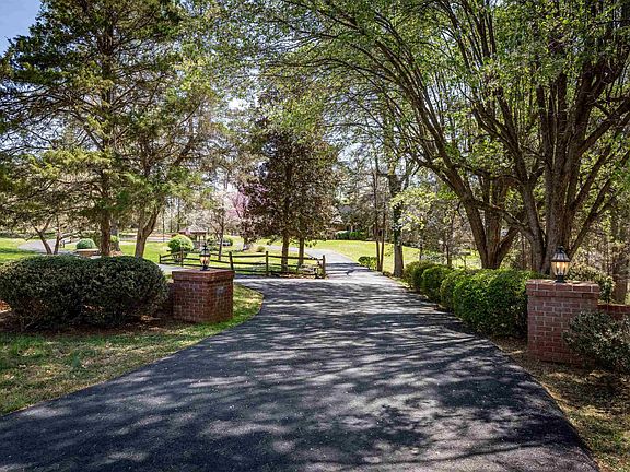 5th image of 155 Ivy Ridge Rd
