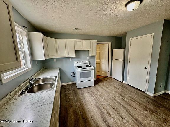 5th image of 1445 Harrodsburg Rd