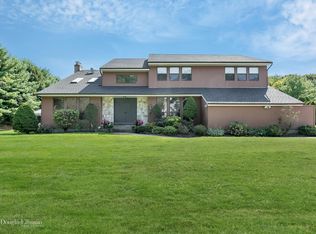 12 Meadow Ridge Ct, Woodbury, NY 11797