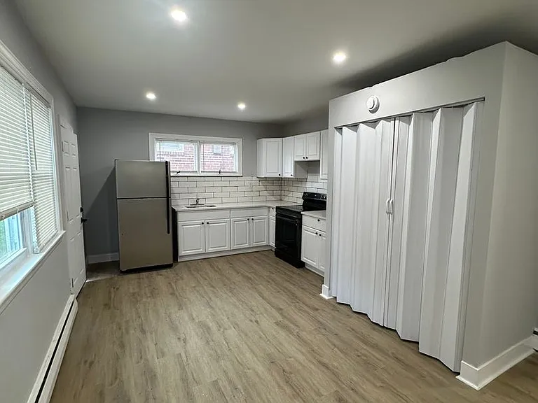 1604 E Macdade Blvd — Photo 4