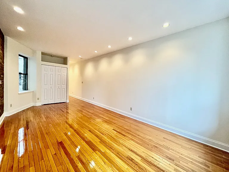 316 E 34th St #5B — Photo 5