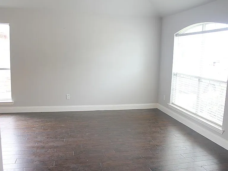 2616 Cascade Cove Dr — Photo 3