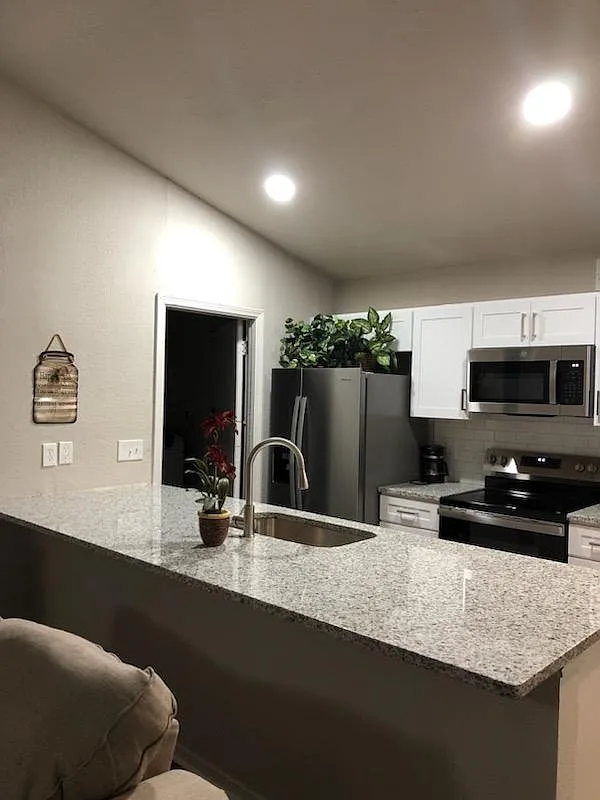 4 bed, 2.0 bath, 1560 sqft, $866 — Photo 3