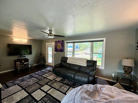 3rd image of 405 6th Ave