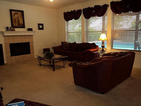 5th image of 3004 Oak Creek Dr