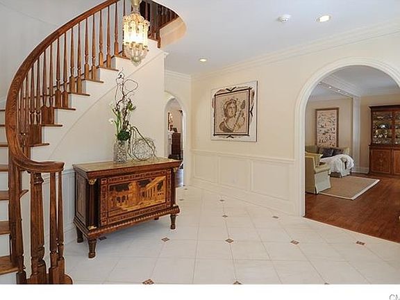 4th image of 262 Lukes Wood Road