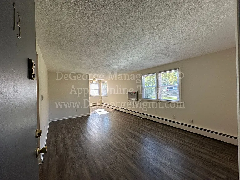 Walworth Garden Apartments — Photo 8