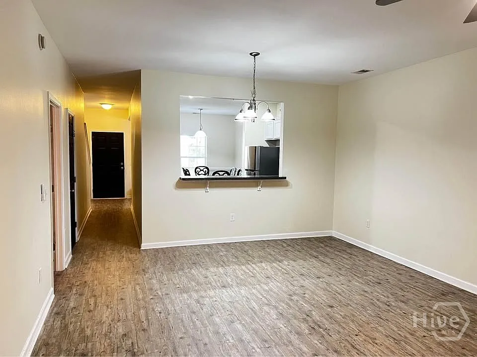 3 bed, 2.5 bath, 1757 sqft, $2,300 — Photo 3