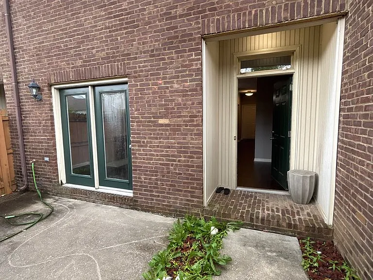 317 Bainbridge Dr #N — Photo 2