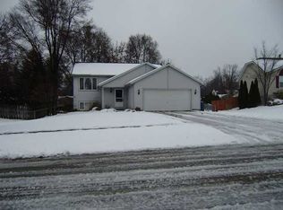 1477 Manorwood Dr SE, Grand Rapids, MI 49508