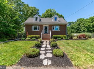 15 Featherbed Ln, Hopewell, NJ 08525