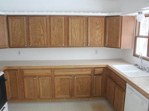 3rd image of 147 Pleasant Ave