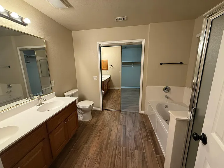 11505 Emerald Falls Dr — Photo 31