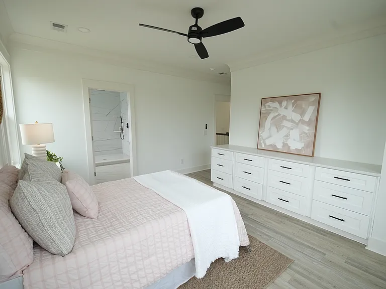 2047 Forest Ave — Photo 7