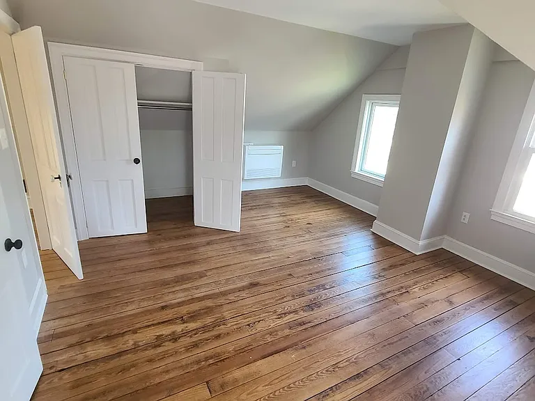 405 W State St — Photo 12