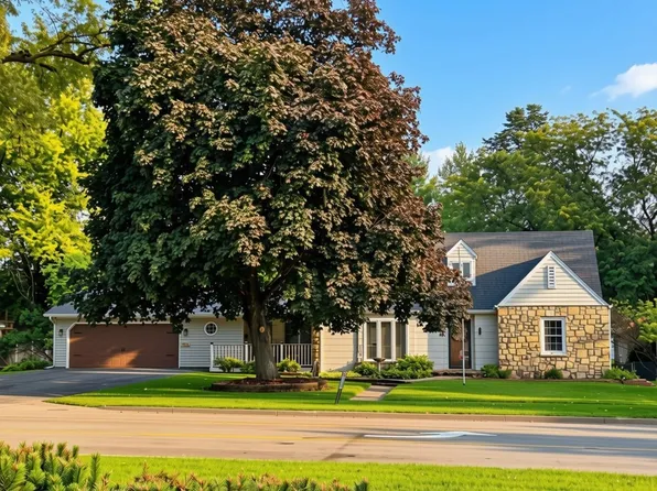 902 W Washington St, Oregon, IL 61061