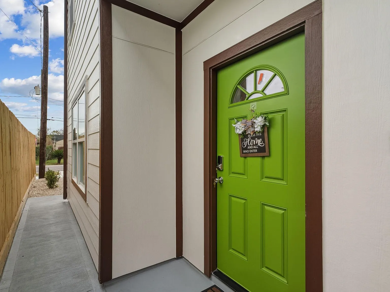 1 bed, 1.0 bath, 384 sqft, $1,295 — Photo 2