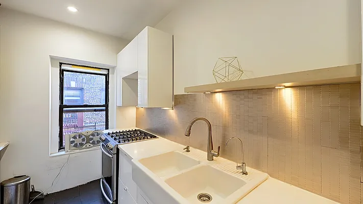 Sold by Remax City Square | media 5